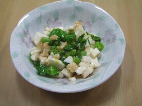 豆腐、菜の花、揚げ玉味噌炒めの添え物